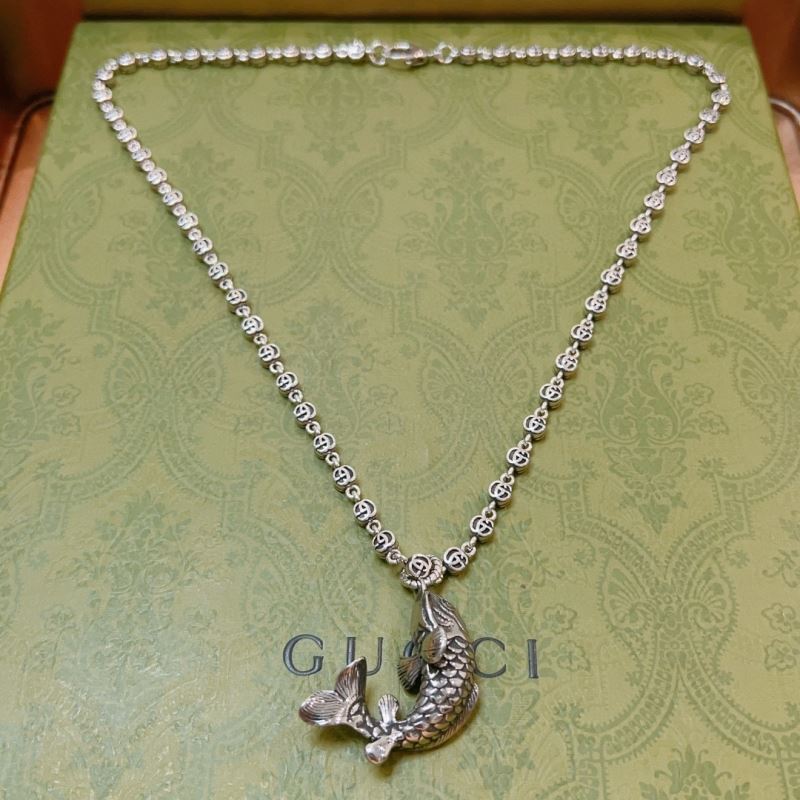 G*u*i necklaces